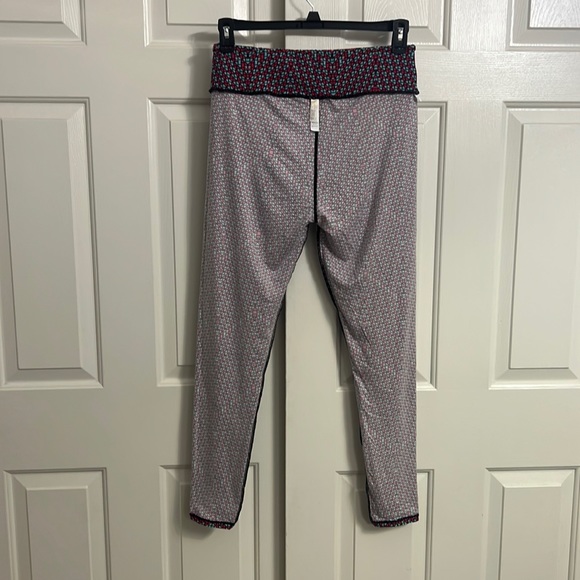 P13- NWOT LuLaRoe Red Blue Geo Print Leggings TC: Tall Curvy (12-18) Never Worn - Picture 9 of 10